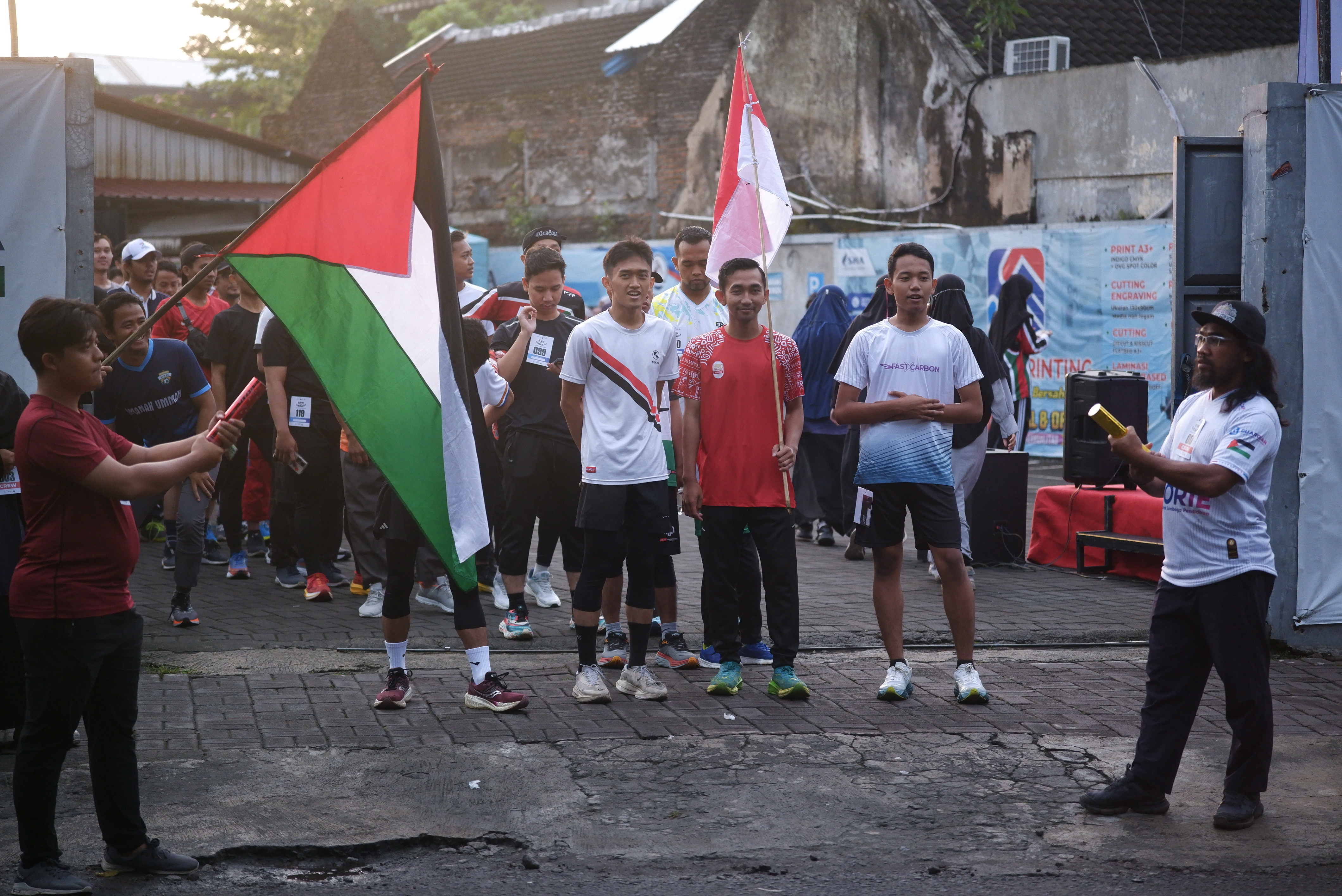 Peserta berlari bersama — Run For Liberation 2025
